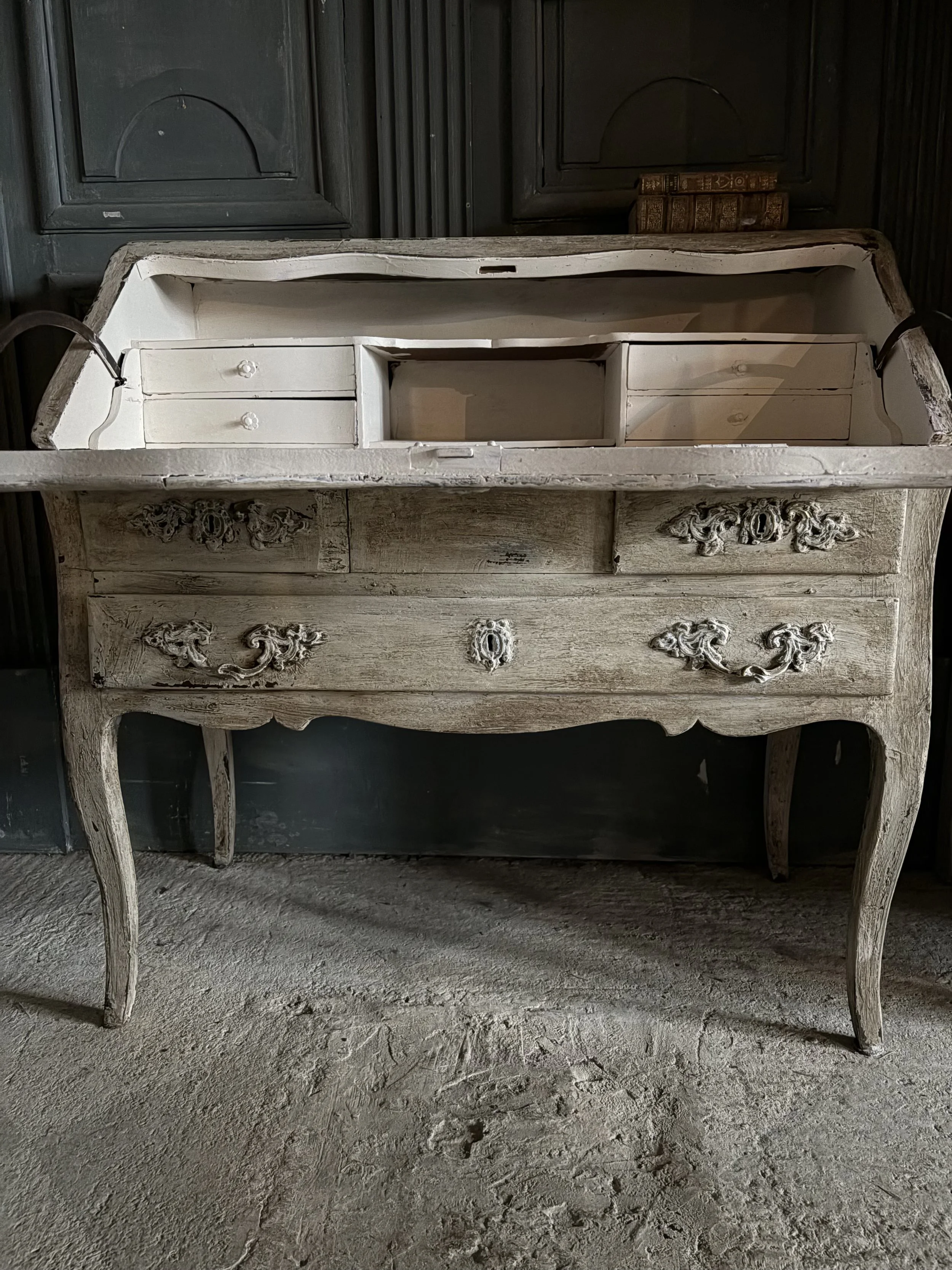 C'est Tout Interiors | Shop French Antiques and Rustic Homeware